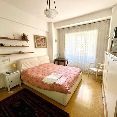 Grande Stanza Con Letto Matrimoniale Bagno Privato Zona San Paolo-Trastevere-Roma Tre "Chez L'Habitant" Exterior foto