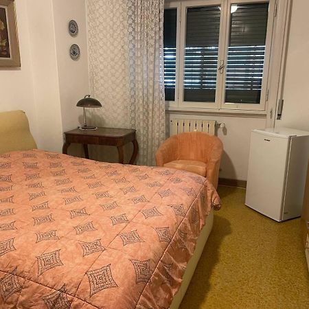 Grande Stanza Con Letto Matrimoniale Bagno Privato Zona San Paolo-Trastevere-Roma Tre "Chez L'Habitant" Exterior foto