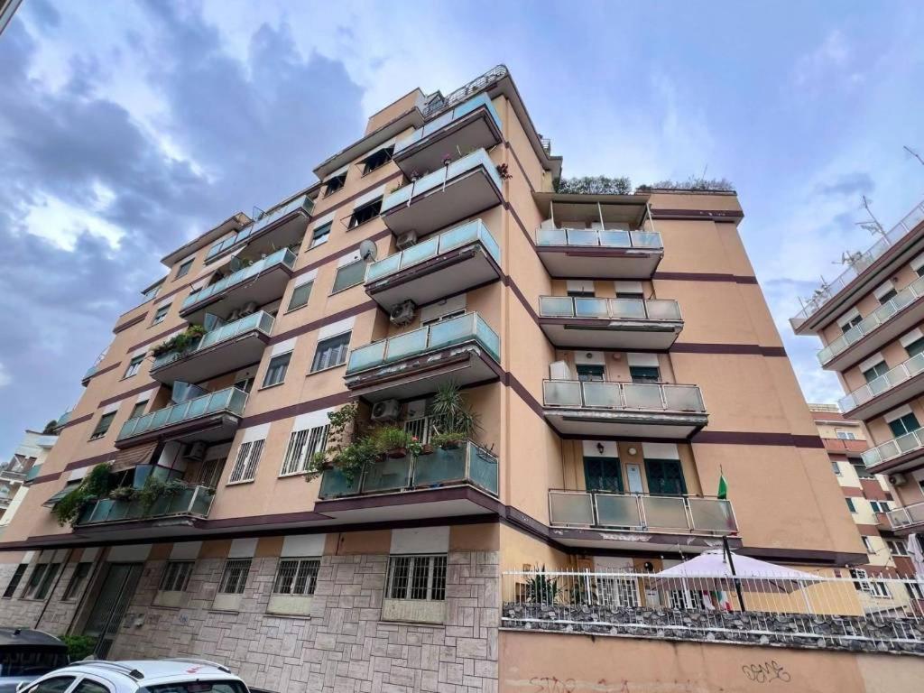 Grande Stanza Con Letto Matrimoniale Bagno Privato Zona San Paolo-Trastevere-Roma Tre "Chez L'Habitant" Exterior foto