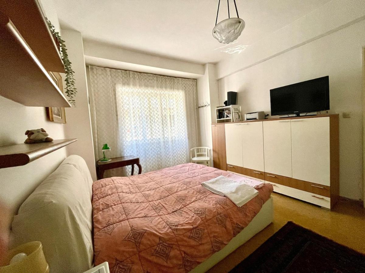 Grande Stanza Con Letto Matrimoniale Bagno Privato Zona San Paolo-Trastevere-Roma Tre "Chez L'Habitant" Exterior foto